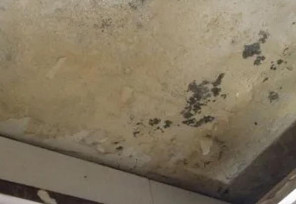 和平阳台漏水维修公司分享下和平卫生间渗水维修需要注意哪些问题。